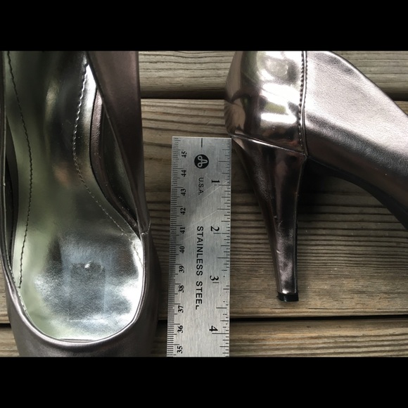 Style&Co. Silver Open  Toe Heels 7M - Picture 8 of 8